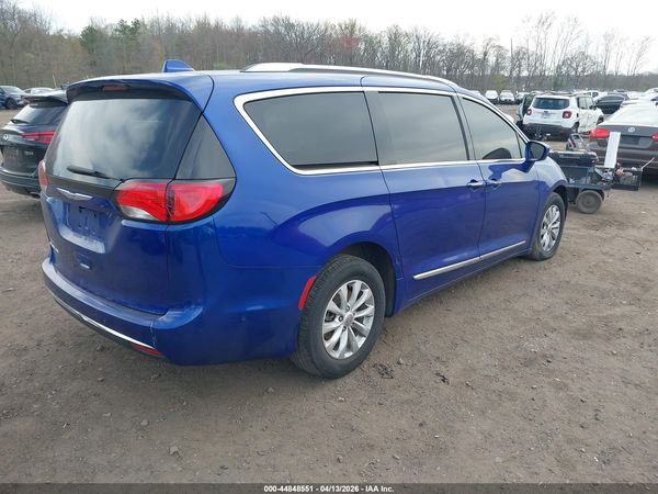 2019 CHRYSLER PACIFICA TOURING L — I4