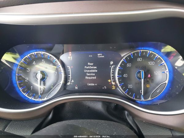 2019 CHRYSLER PACIFICA TOURING L — I7