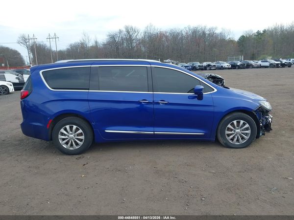 2019 CHRYSLER PACIFICA TOURING L — I116