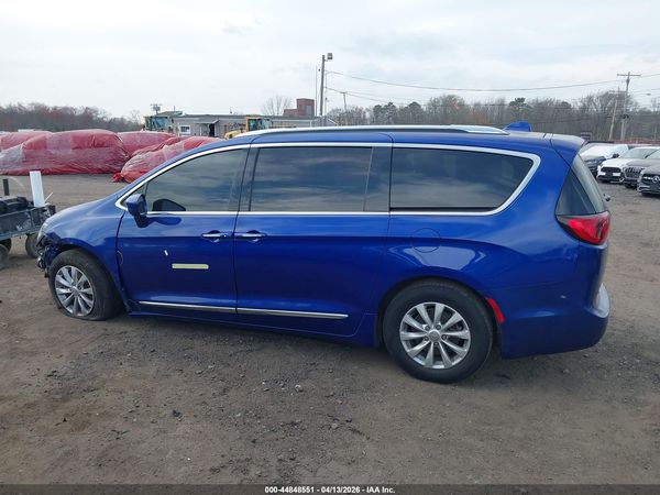 2019 CHRYSLER PACIFICA TOURING L — I117