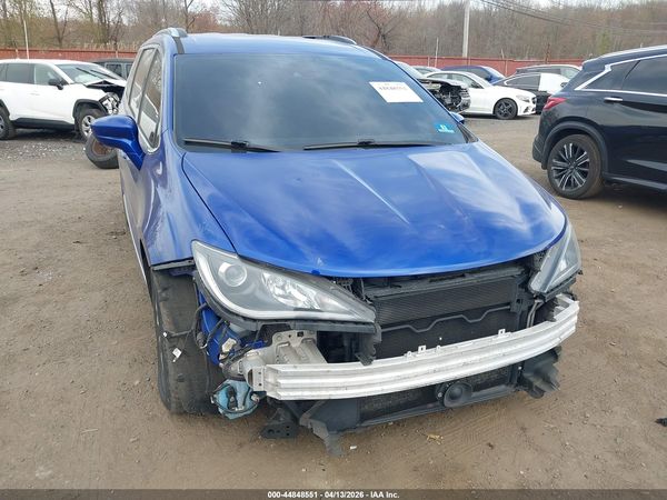 2019 CHRYSLER PACIFICA TOURING L — I152