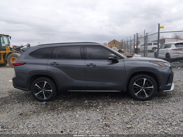 2021 TOYOTA HIGHLANDER XSE