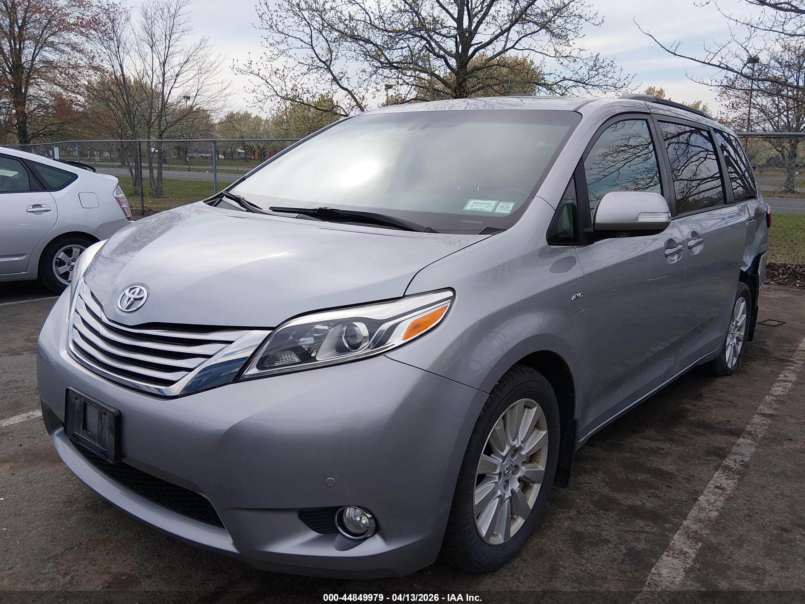 2017 TOYOTA SIENNA — I2