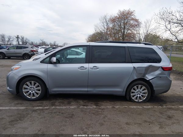 2017 TOYOTA SIENNA — I117
