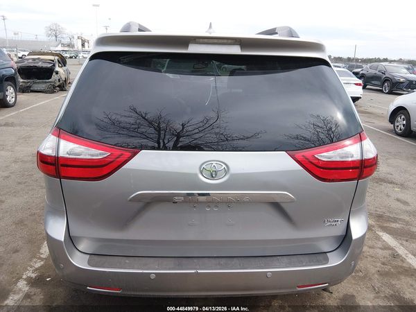 2017 TOYOTA SIENNA — I119