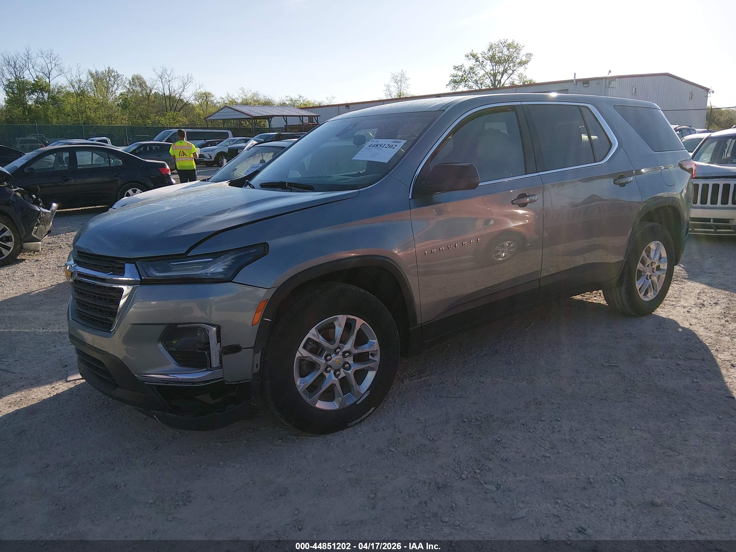 2023 CHEVROLET TRAVERSE FWD LS — I2