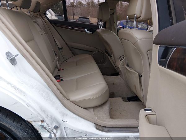2013 MERCEDES-BENZ C 300 LUXURY 4MATIC