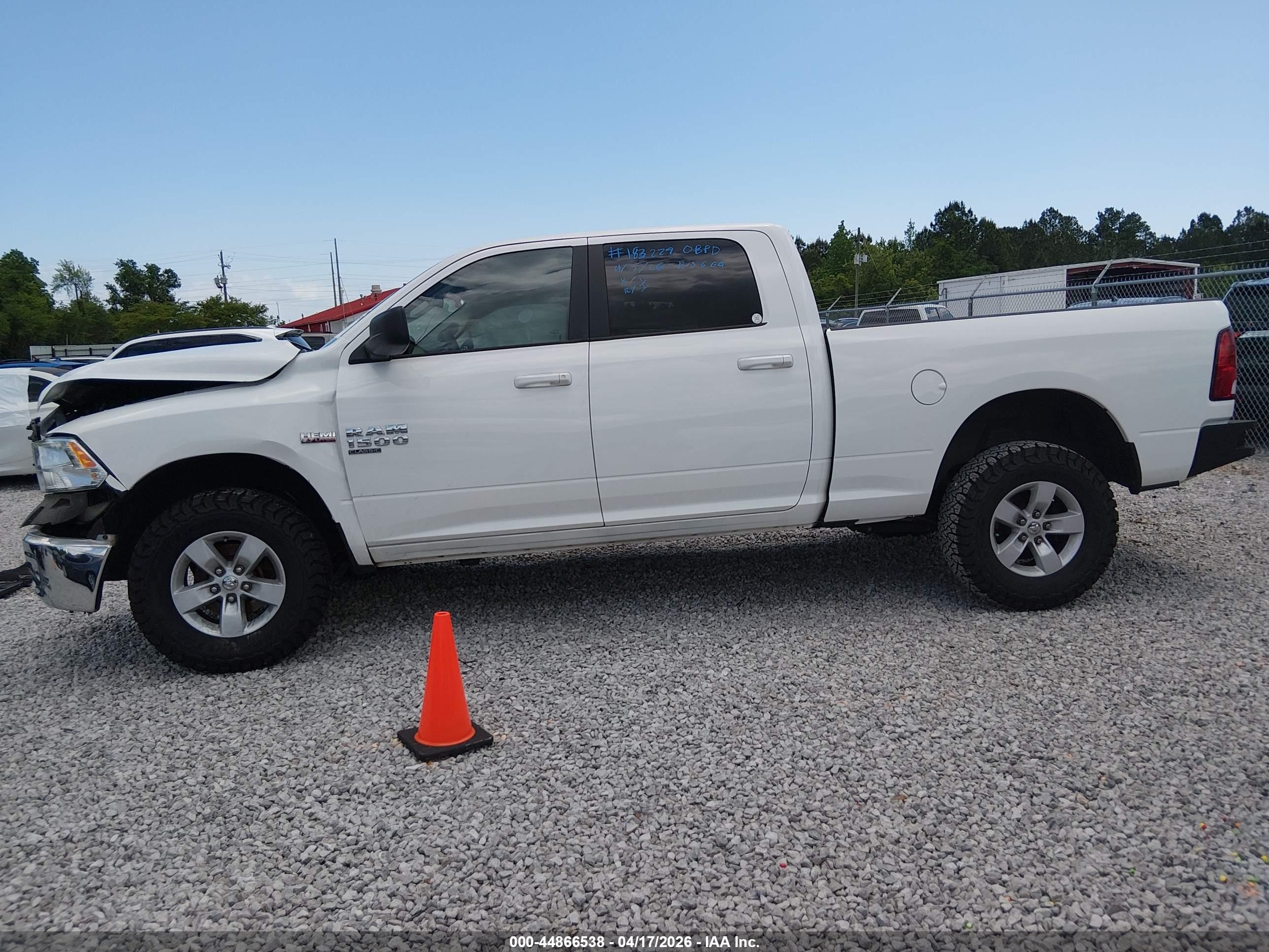 2019 RAM 1500 CLASSIC SLT  4X4 6'4 BOX