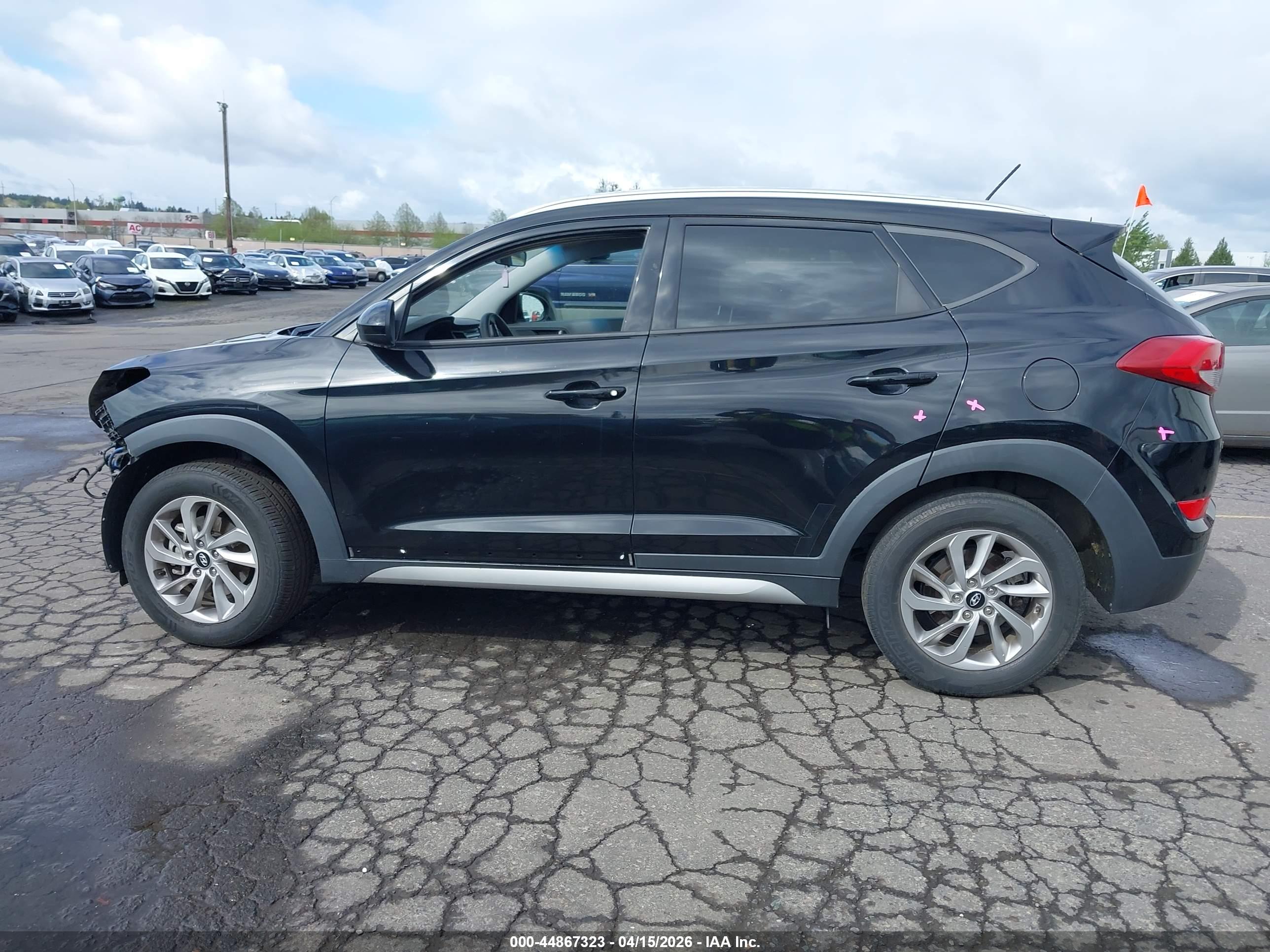 2017 HYUNDAI TUCSON SE
