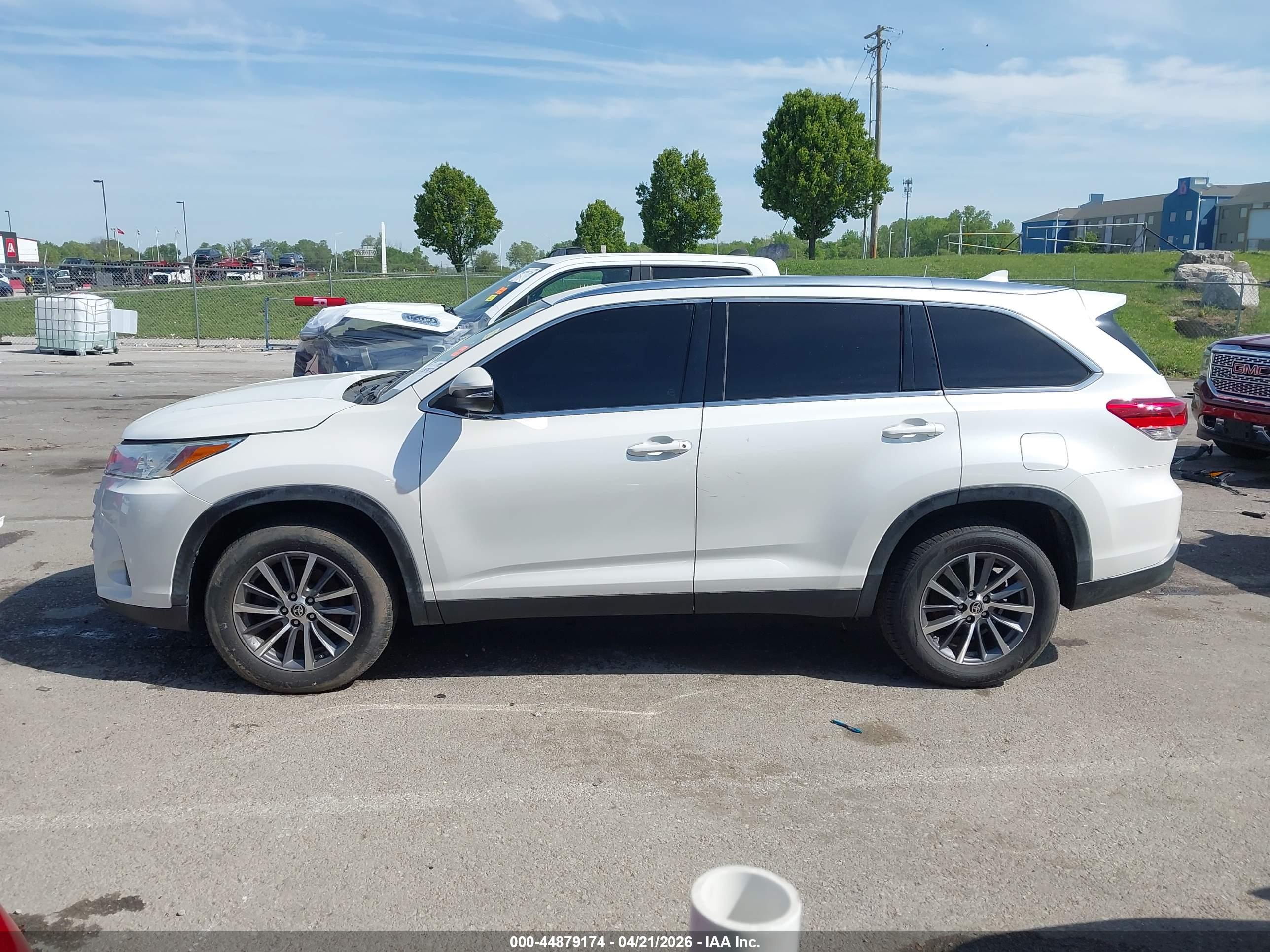 2019 TOYOTA HIGHLANDER XLE