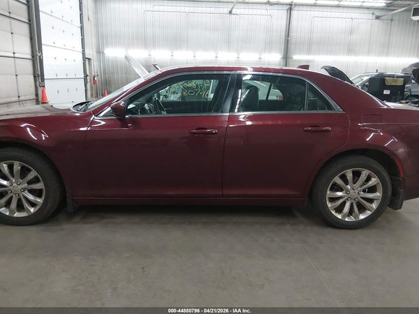 2017 CHRYSLER 300 LIMITED AWD