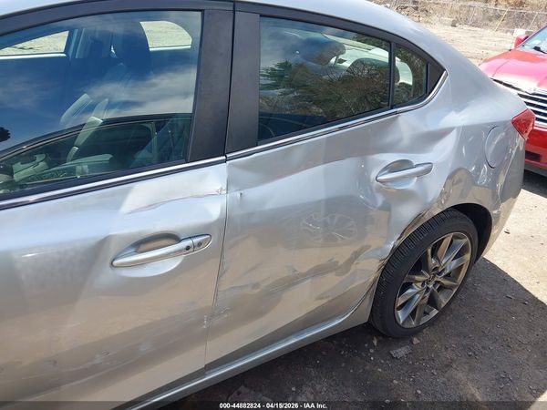 2018 MAZDA MAZDA3 TOURING