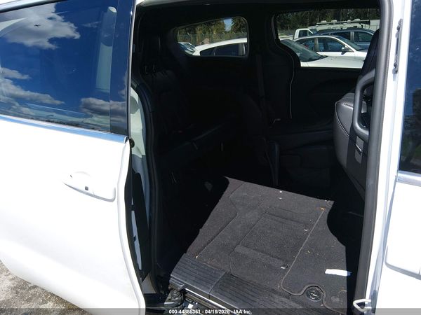 2025 CHRYSLER PACIFICA SELECT — I8