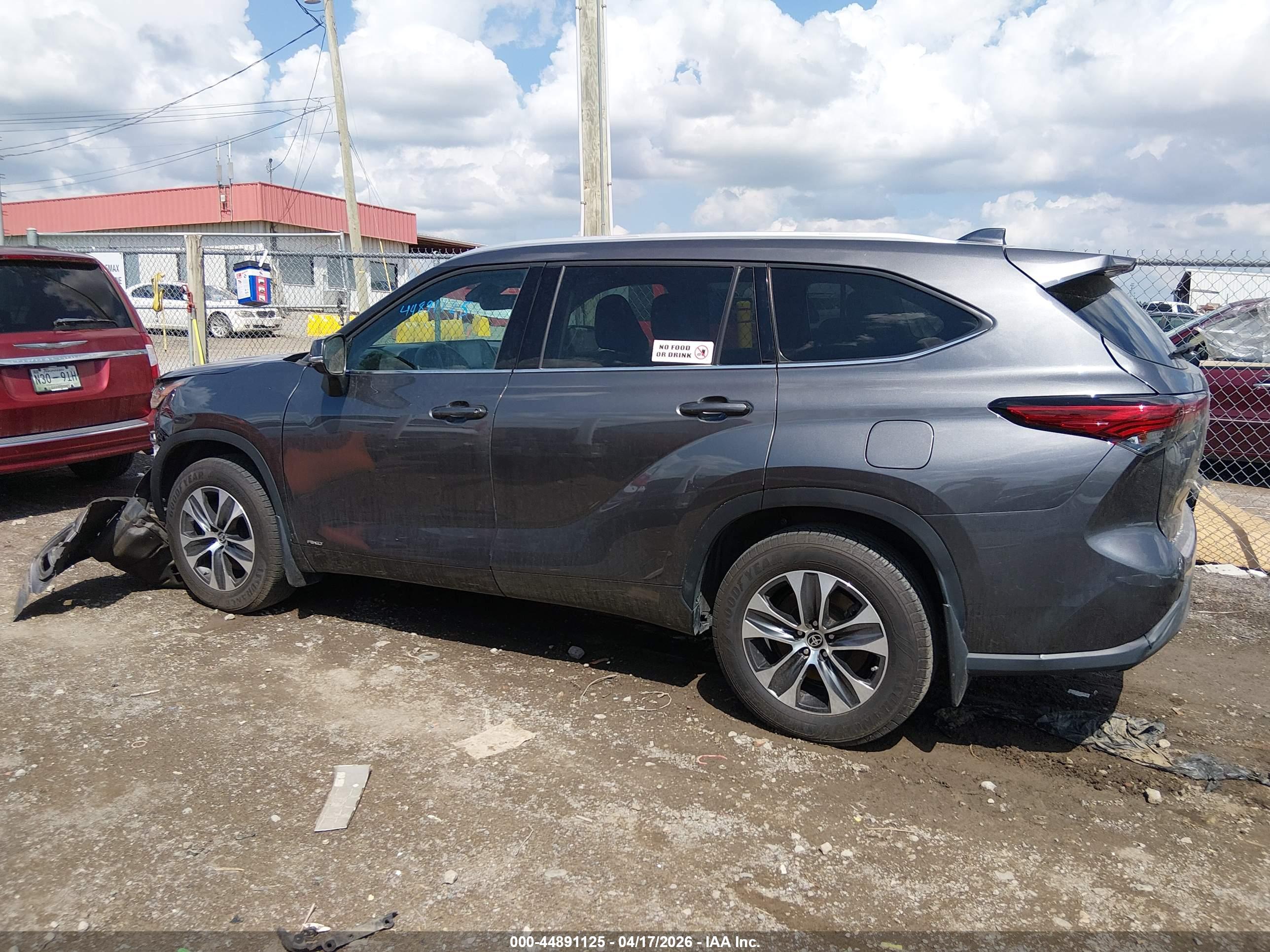 2022 TOYOTA HIGHLANDER HYBRID XLE