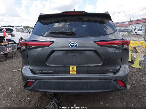 2022 TOYOTA HIGHLANDER HYBRID XLE