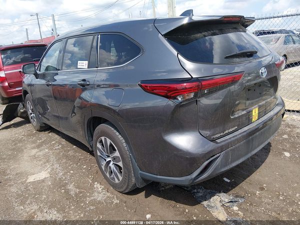 2022 TOYOTA HIGHLANDER HYBRID XLE
