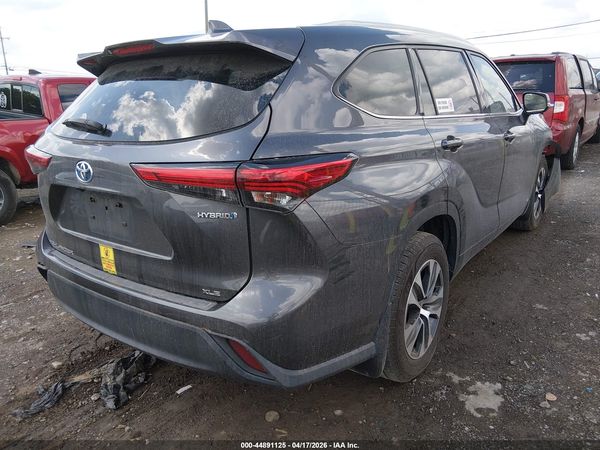2022 TOYOTA HIGHLANDER HYBRID XLE