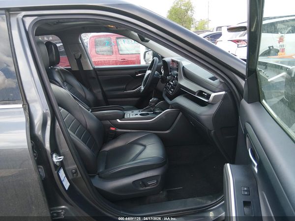 2022 TOYOTA HIGHLANDER HYBRID XLE