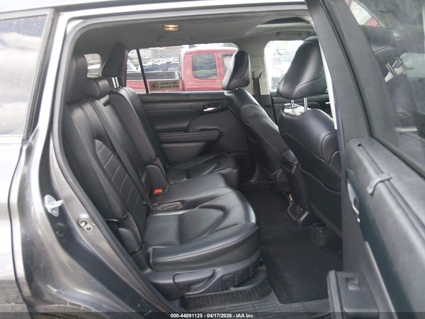 2022 TOYOTA HIGHLANDER HYBRID XLE