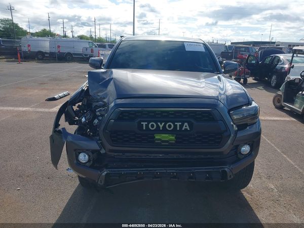 2018 TOYOTA TACOMA SR5
