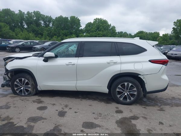 2021 TOYOTA HIGHLANDER XLE