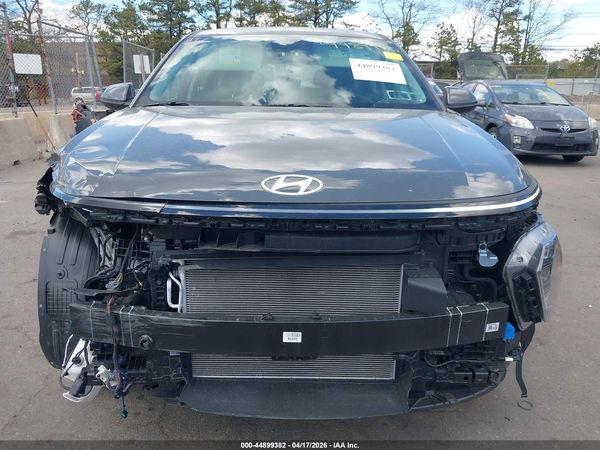 2025 HYUNDAI KONA SE