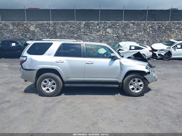 2022 TOYOTA 4RUNNER SR5