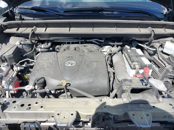 2022 TOYOTA HIGHLANDER LE