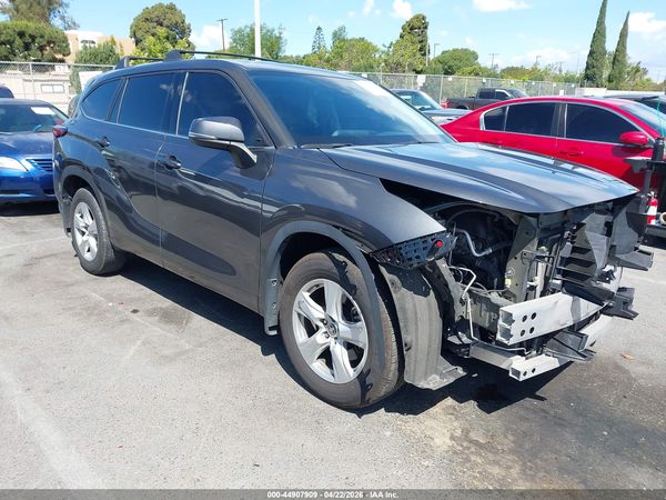 2022 TOYOTA HIGHLANDER LE