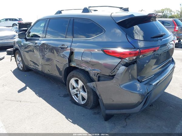 2022 TOYOTA HIGHLANDER LE