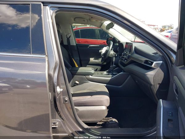 2022 TOYOTA HIGHLANDER LE