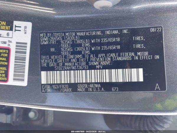 2022 TOYOTA HIGHLANDER LE