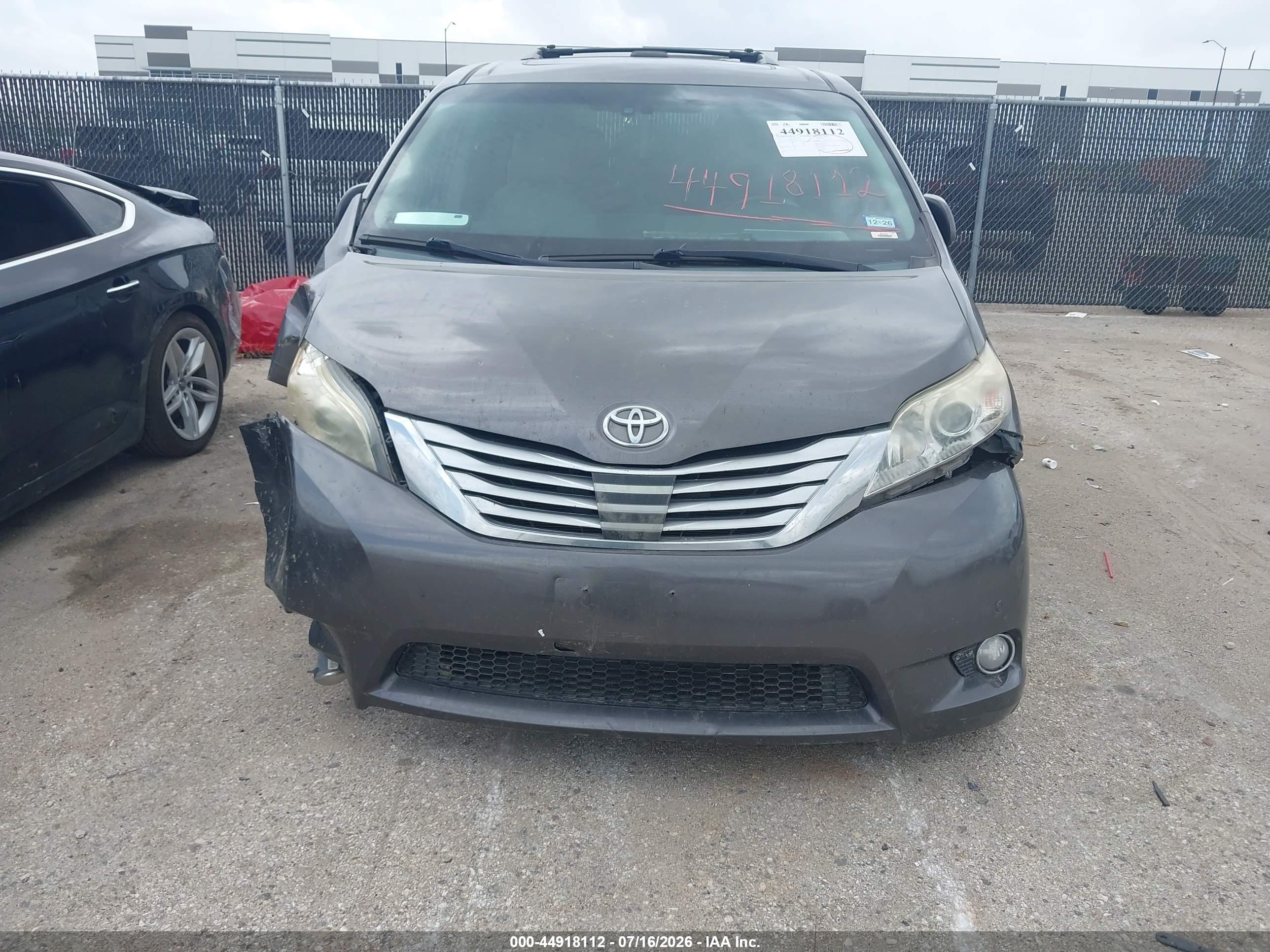2014 TOYOTA SIENNA LIMITED V6 7 PASSENGER