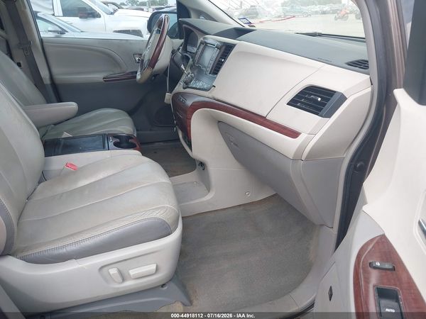 2014 TOYOTA SIENNA LIMITED V6 7 PASSENGER