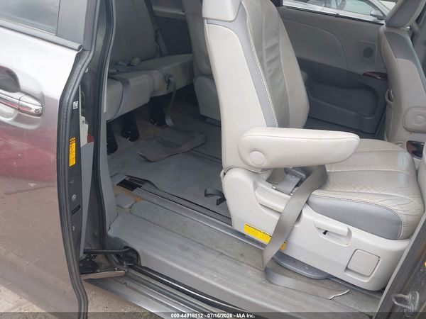 2014 TOYOTA SIENNA LIMITED V6 7 PASSENGER