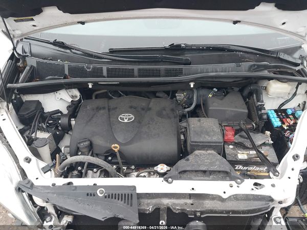2018 TOYOTA SIENNA LE