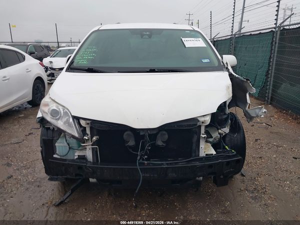 2018 TOYOTA SIENNA LE