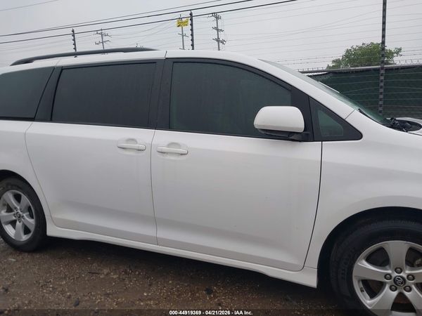 2018 TOYOTA SIENNA LE