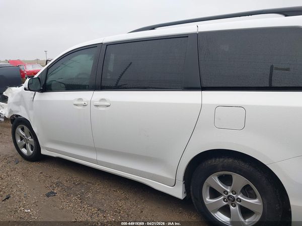 2018 TOYOTA SIENNA LE