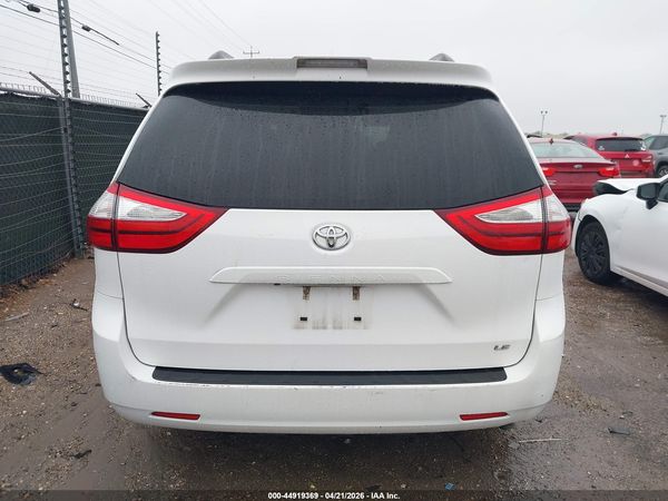 2018 TOYOTA SIENNA LE