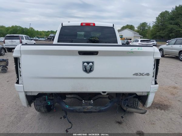 2018 RAM 1500 EXPRESS  4X4 6'4 BOX