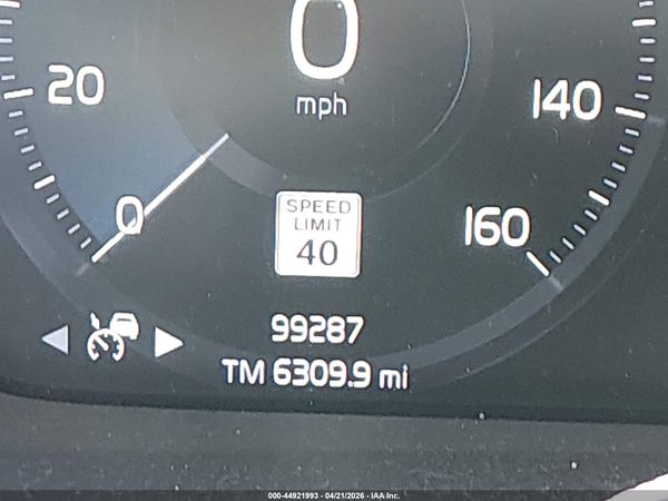 2021 VOLVO XC40 T5 MOMENTUM