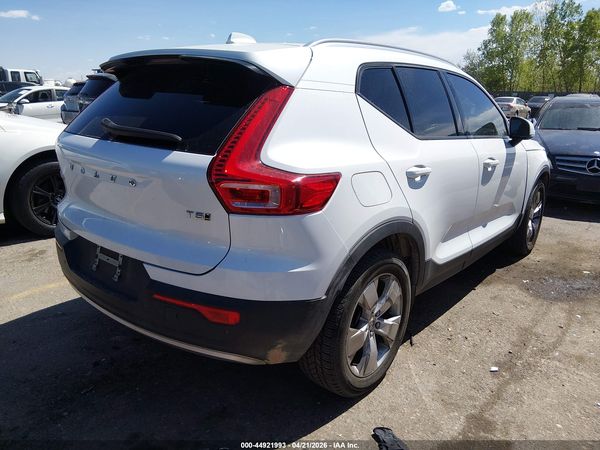 2021 VOLVO XC40 T5 MOMENTUM