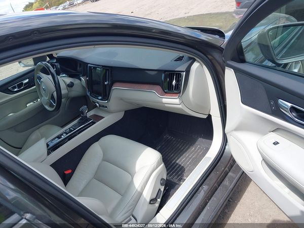 2021 VOLVO S60 T6 MOMENTUM
