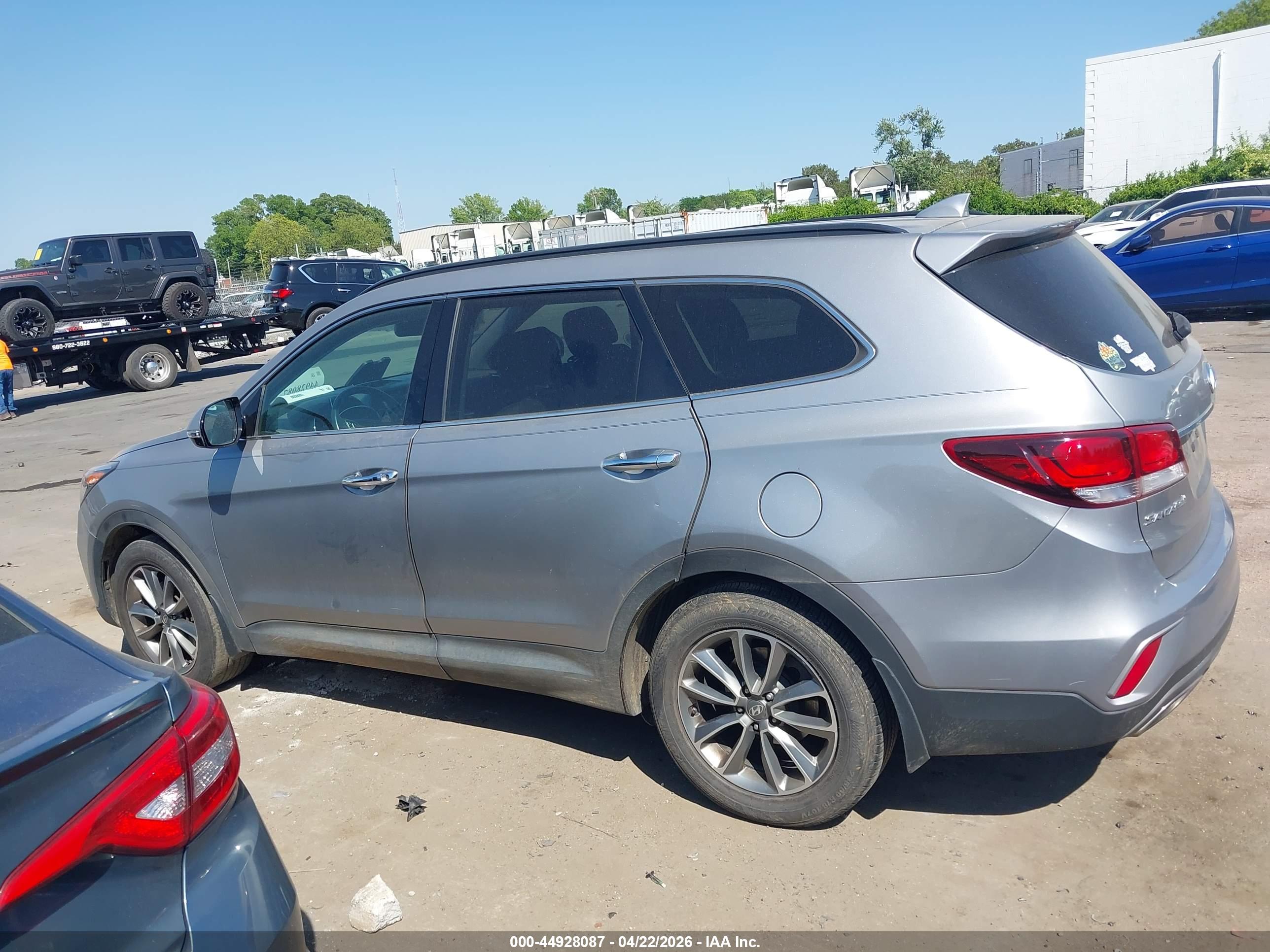 2018 HYUNDAI SANTA FE SE