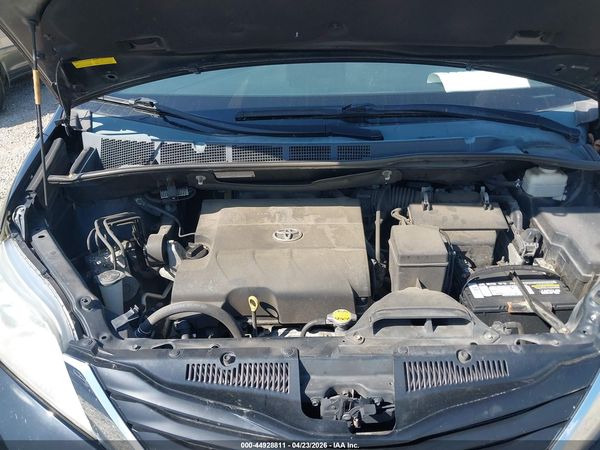 2014 TOYOTA SIENNA LE V6 8 PASSENGER