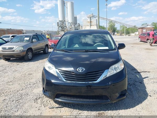 2014 TOYOTA SIENNA LE V6 8 PASSENGER