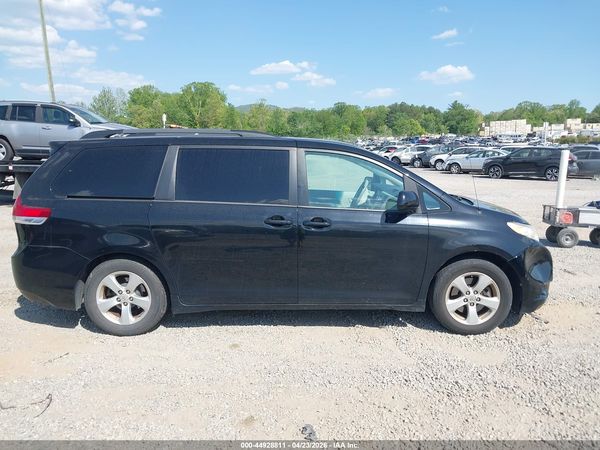 2014 TOYOTA SIENNA LE V6 8 PASSENGER