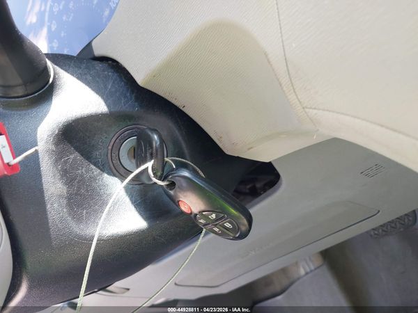 2014 TOYOTA SIENNA LE V6 8 PASSENGER
