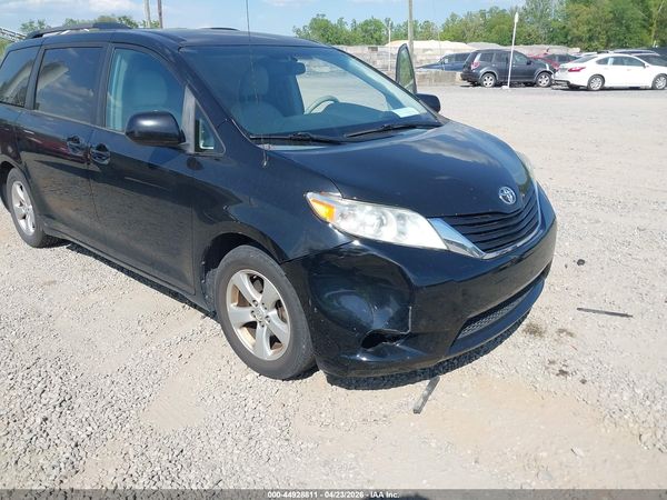 2014 TOYOTA SIENNA LE V6 8 PASSENGER